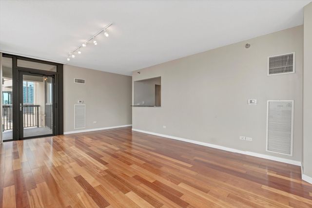 400 N LaSalle Drive 3208, Chicago, IL 60654