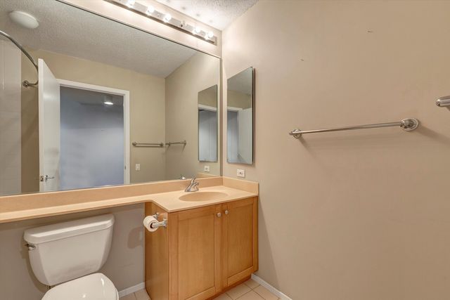 400 N LaSalle Drive 3208, Chicago, IL 60654