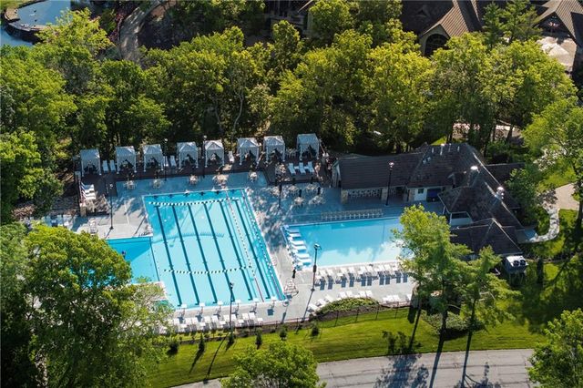 17195 Galloway Drive, Stilwell, KS 66085