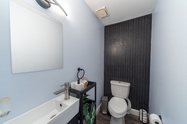 180 Main St 6109, Bridgewater, MA 02324