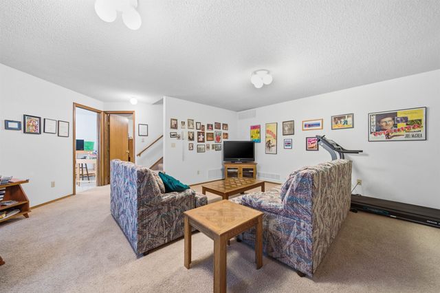 2314 N Parkridge Ct, Wichita, KS 67205