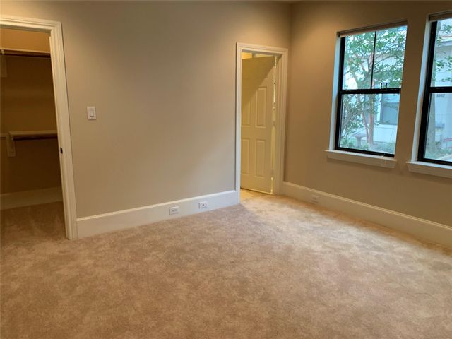 119 W 10th Street, Houston, TX 77008