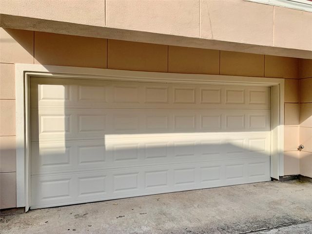 119 W 10th Street, Houston, TX 77008