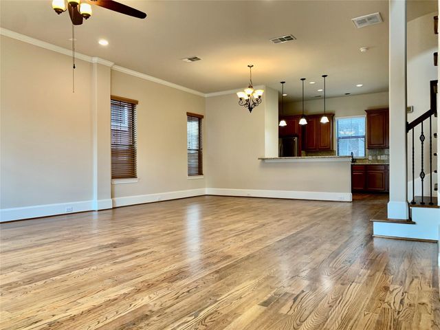 119 W 10th Street, Houston, TX 77008