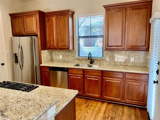 119 W 10th Street, Houston, TX 77008