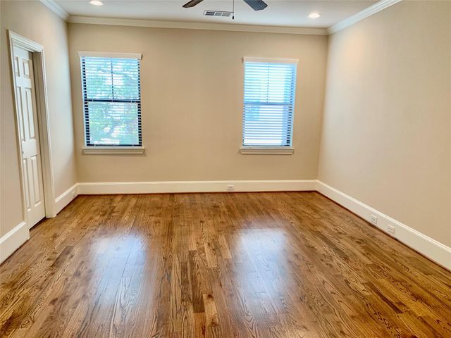 119 W 10th Street, Houston, TX 77008