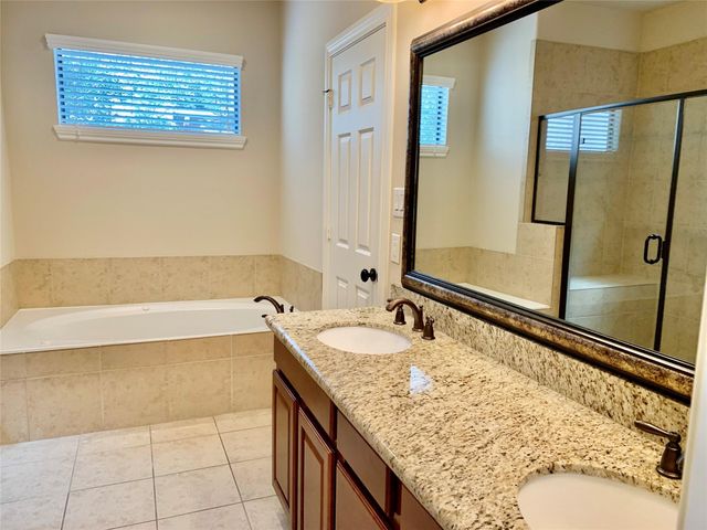 119 W 10th Street, Houston, TX 77008