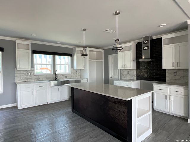 12934 Park Road 37, Lakehills, TX 78063