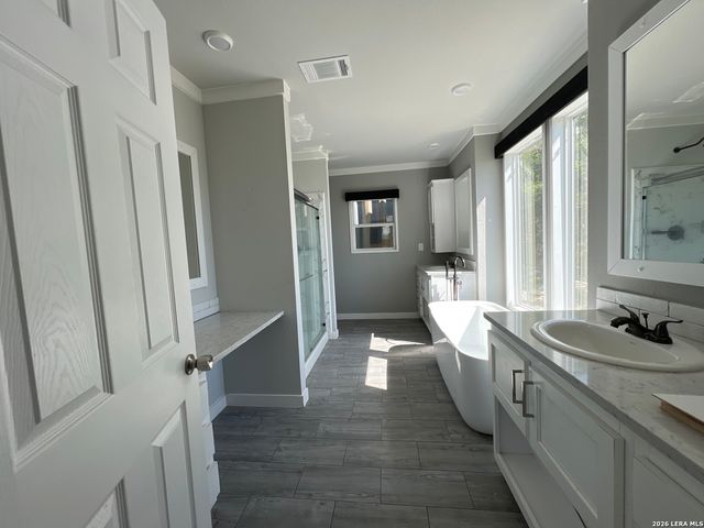 12934 Park Road 37, Lakehills, TX 78063
