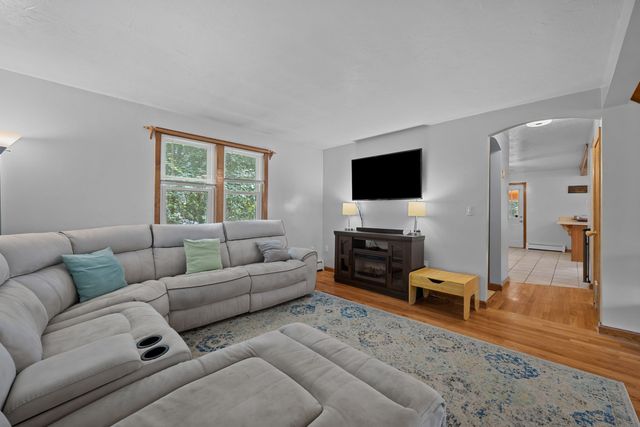 1 Shady Ln, Leicester, MA 01524