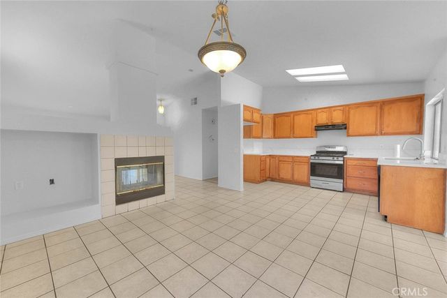 13184 Cardinal Road, Victorville, CA 92392