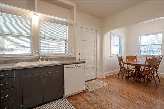 2008-2006 E 12th Street, Des Moines, IA 50316