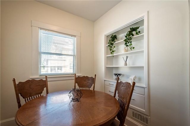 2008-2006 E 12th Street, Des Moines, IA 50316