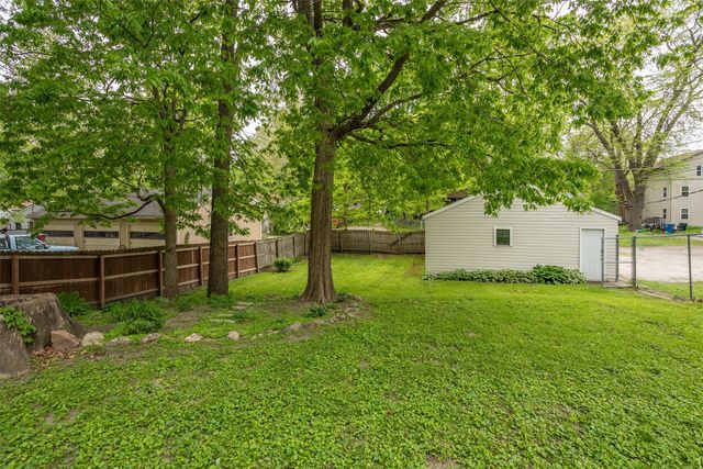 2008-2006 E 12th Street, Des Moines, IA 50316