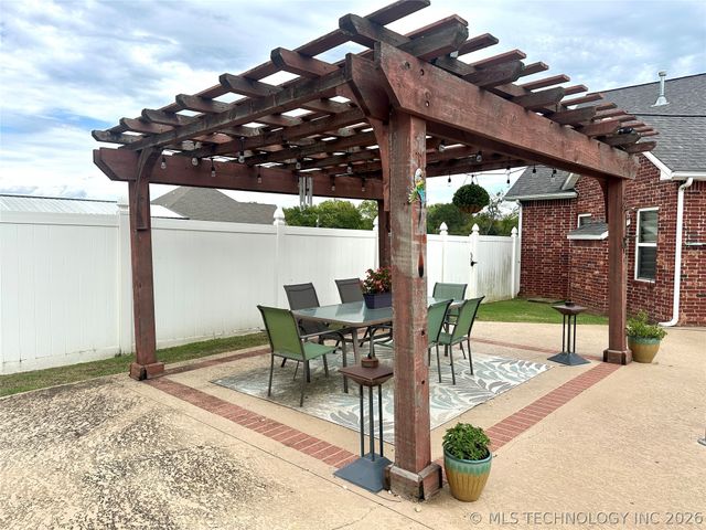 106692 S 4230 Road, Checotah, OK 74426