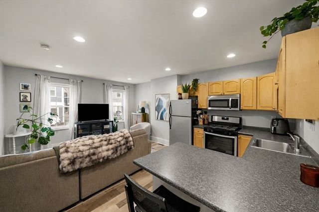 26 Ward St 1, Boston, MA 02127