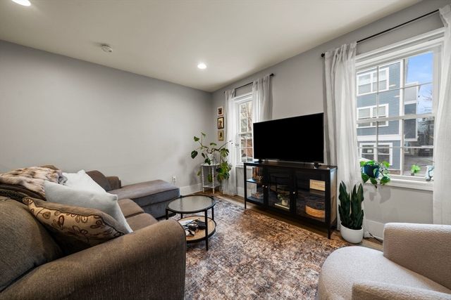 26 Ward St 1, Boston, MA 02127