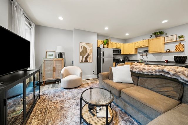 26 Ward St 1, Boston, MA 02127