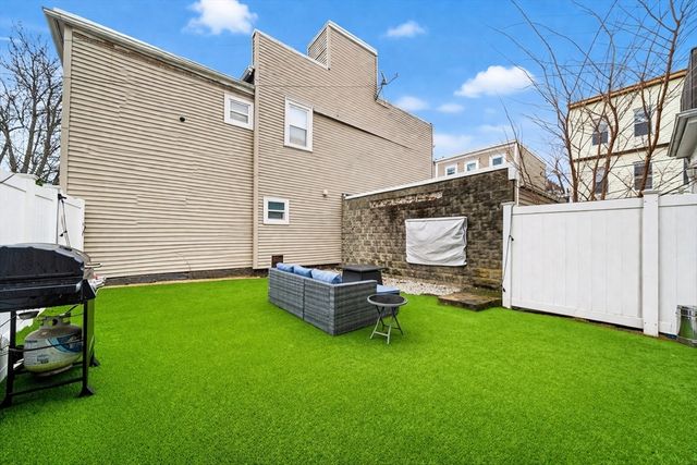 26 Ward St 1, Boston, MA 02127