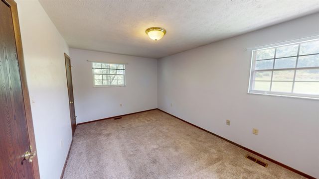 2152 Johnstown Road, Huntington, WV 25701