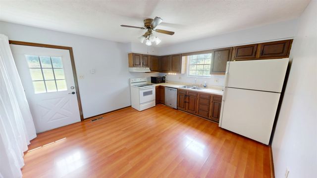 2152 Johnstown Road, Huntington, WV 25701