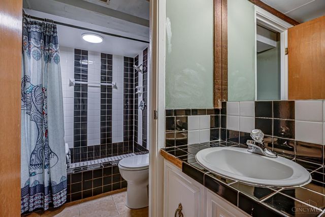 5152 Hawaiian Terrace, Cincinnati, OH 45223