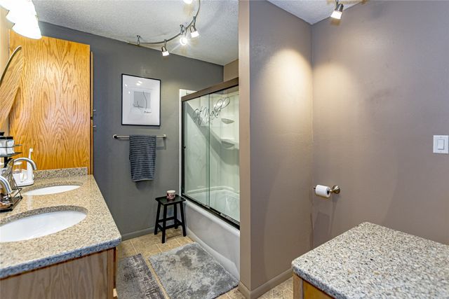 3905 Shady Oak Drive, Marion, IA 52302