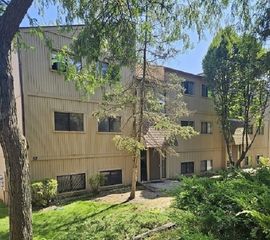 52 Oak Hill Colony 8, Fox Lake, IL 60020