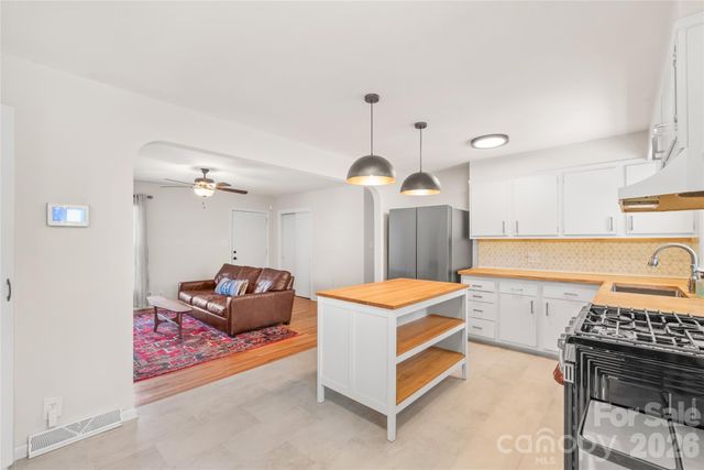 4106 Tipperary Place, Charlotte, NC 28215