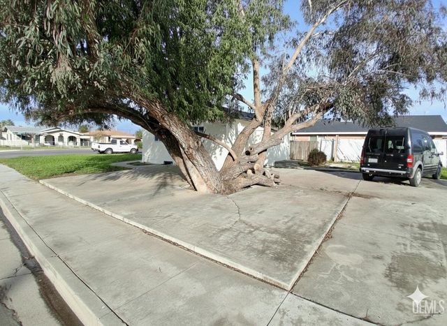 602 Dover Place, Delano, CA 93215