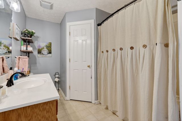 105 Big Hickory Ct, Smithville, TN 37166