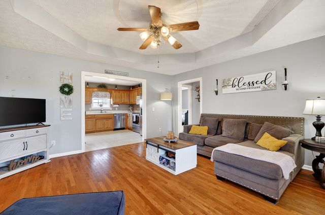 105 Big Hickory Ct, Smithville, TN 37166