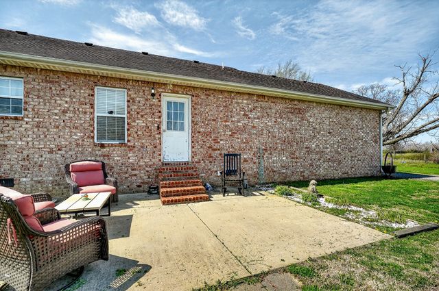 105 Big Hickory Ct, Smithville, TN 37166