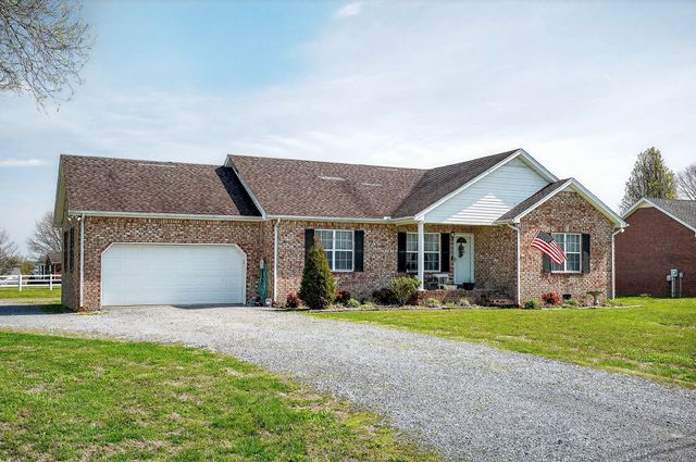 105 Big Hickory Ct, Smithville, TN 37166