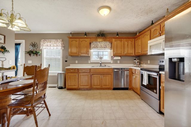 105 Big Hickory Ct, Smithville, TN 37166