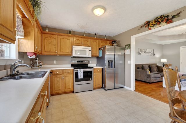 105 Big Hickory Ct, Smithville, TN 37166