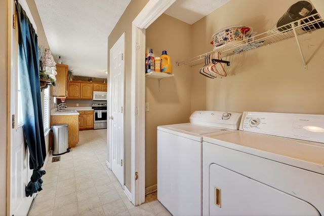 105 Big Hickory Ct, Smithville, TN 37166