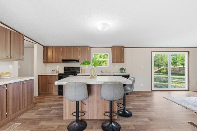 284 Gato RD, Cedar Creek, TX 78612