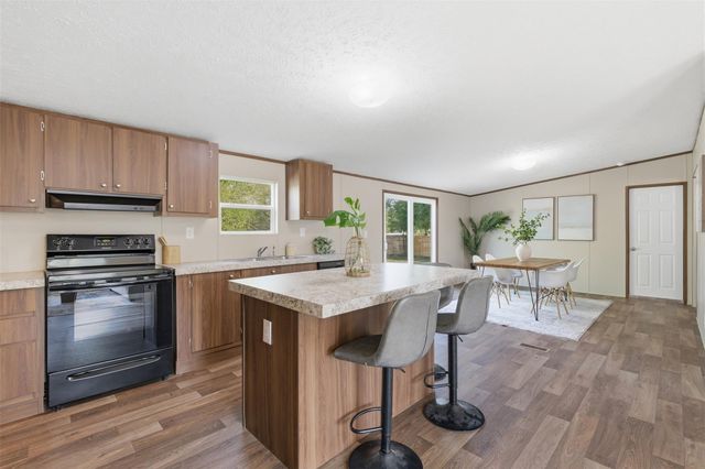 284 Gato RD, Cedar Creek, TX 78612