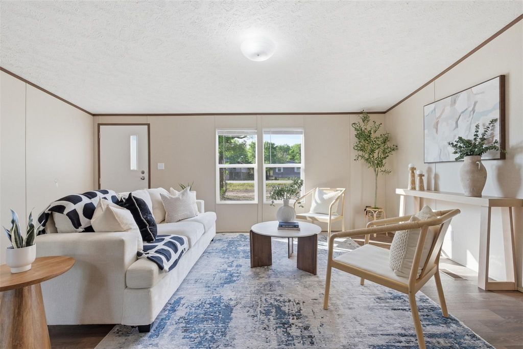 284 Gato RD, Cedar Creek, TX 78612