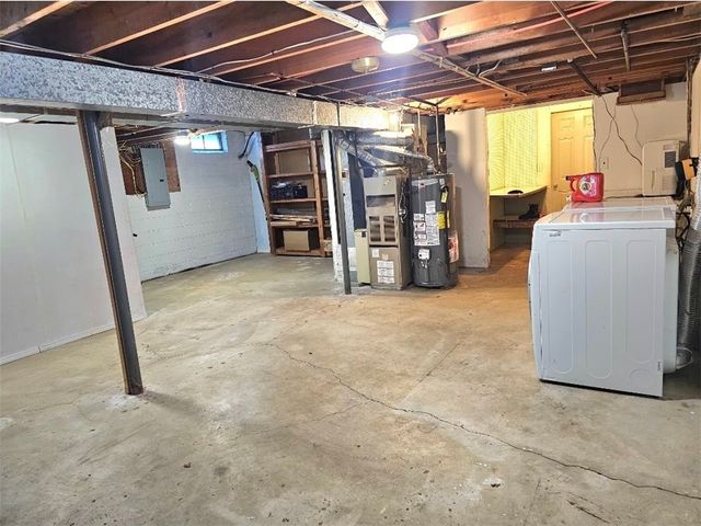 9 Post Hill Drive, Henrietta, NY 14623