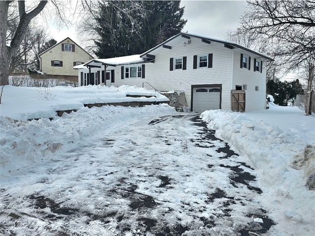 9 Post Hill Drive, Henrietta, NY 14623