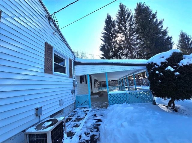 9 Post Hill Drive, Henrietta, NY 14623