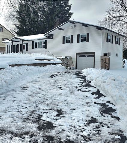 9 Post Hill Drive, Henrietta, NY 14623