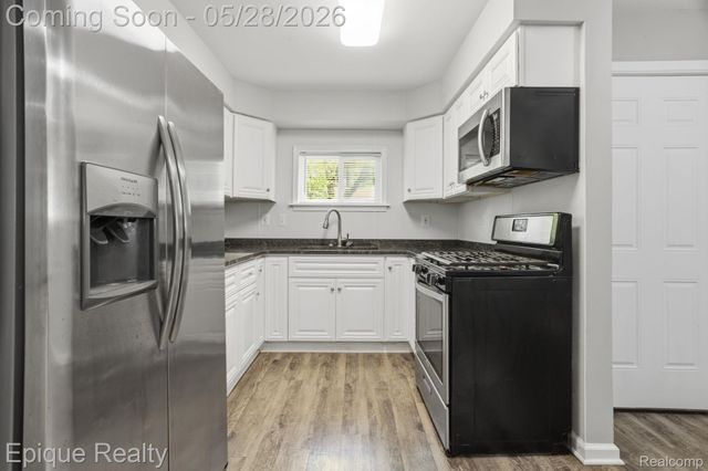 20506 Lancaster Street, Harper Woods, MI 48225