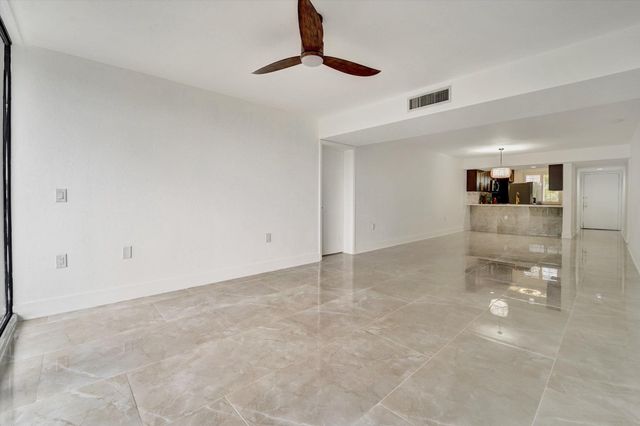 6181 Balboa Circle 303, Boca Raton, FL 33433