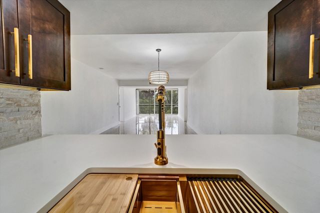 6181 Balboa Circle 303, Boca Raton, FL 33433