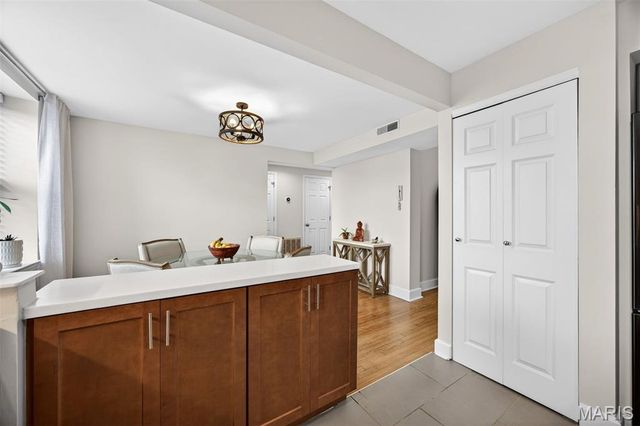 7745 Kingsbury Boulevard 22, St Louis, MO 63105