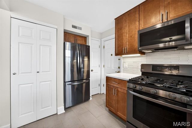 7745 Kingsbury Boulevard 22, St Louis, MO 63105