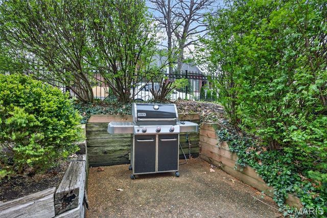 7745 Kingsbury Boulevard 22, St Louis, MO 63105